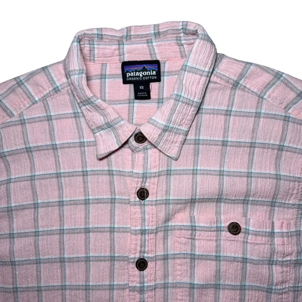 Patagonia Short Sleeve Plaid Button Down Shirt Mens XS Pink Organic Cotton - Picture 1 of 8